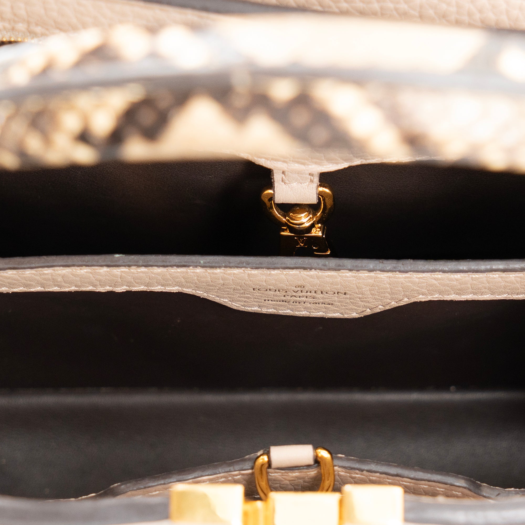 LOUIS VUITTON - Louis Vuitton Capucines BB handbag in beige bull calfskin and python