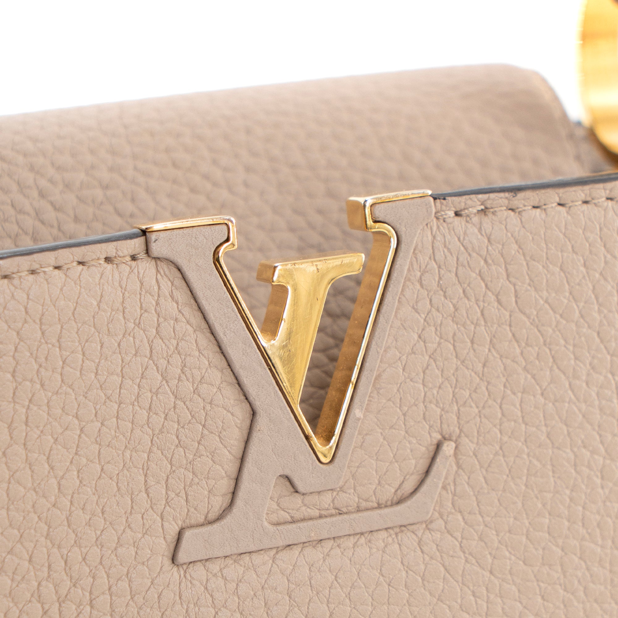 LOUIS VUITTON - Louis Vuitton Capucines BB handbag in beige bull calfskin and python