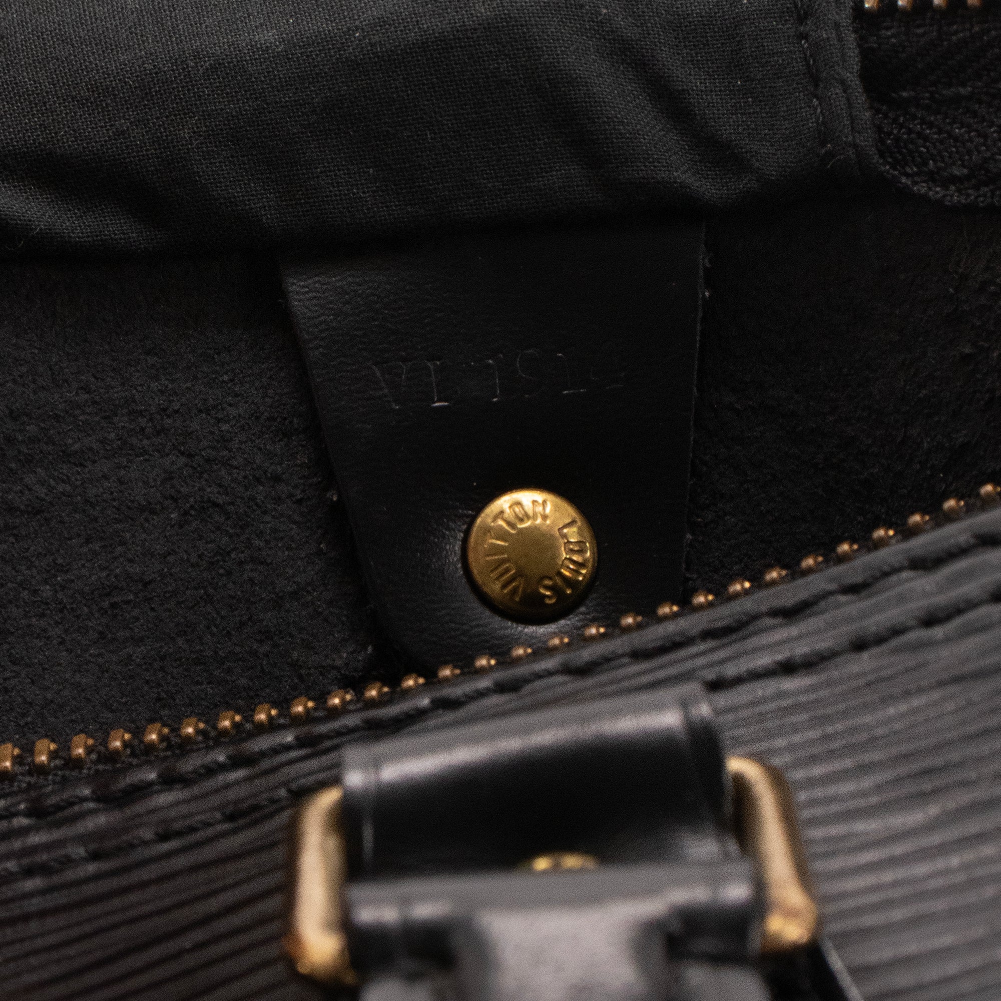 LOUIS VUITTON - Sac à main Speedy 35 Louis Vuitton en cuir épi noir vintage