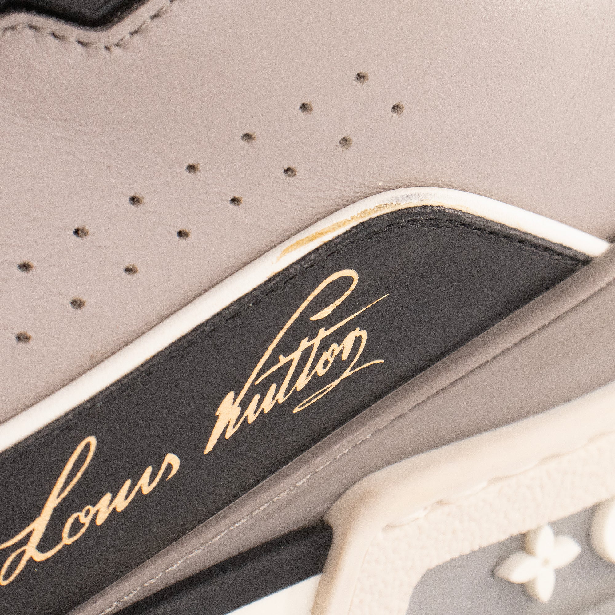 LOUIS VUITTON - Sneakers LV Trainer Low Louis Vuitton en cuir gris et noir (T42.5)