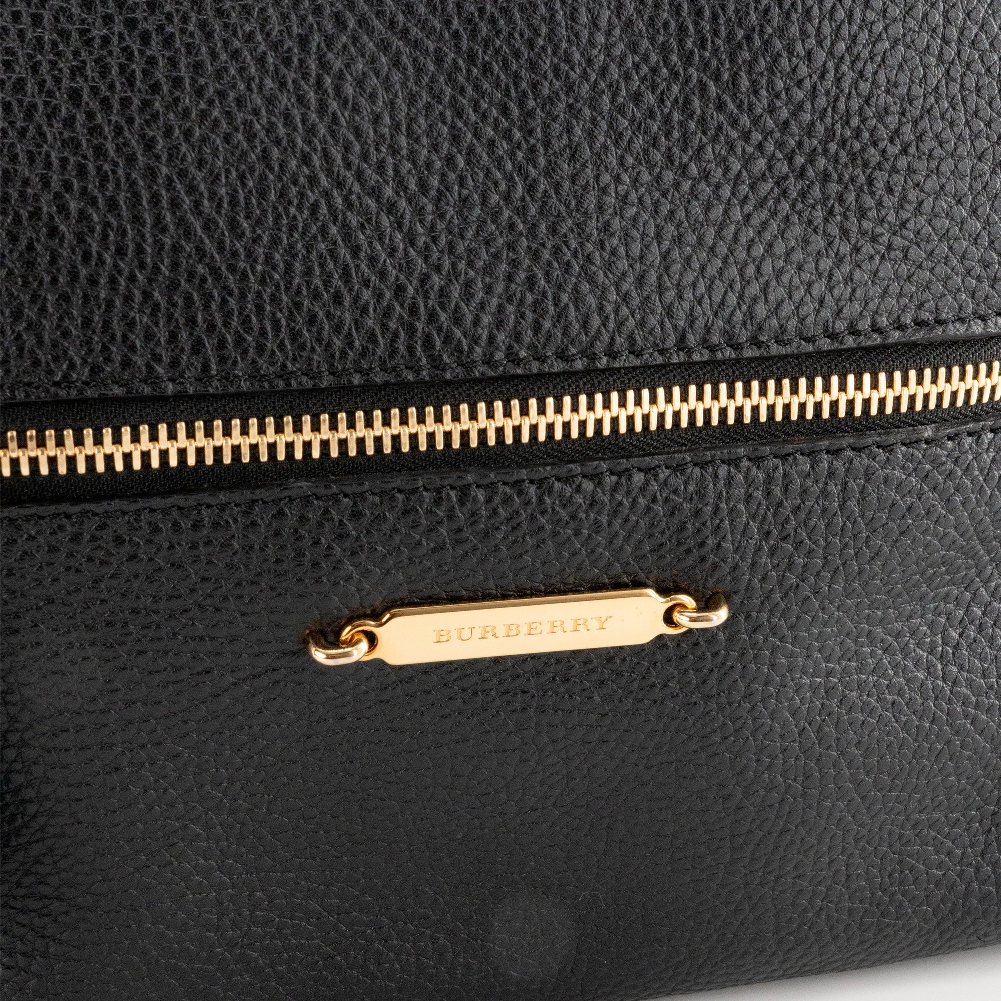 BURBERRY - Sac à bandoulière Cabas Burberry en cuir grainé noir
