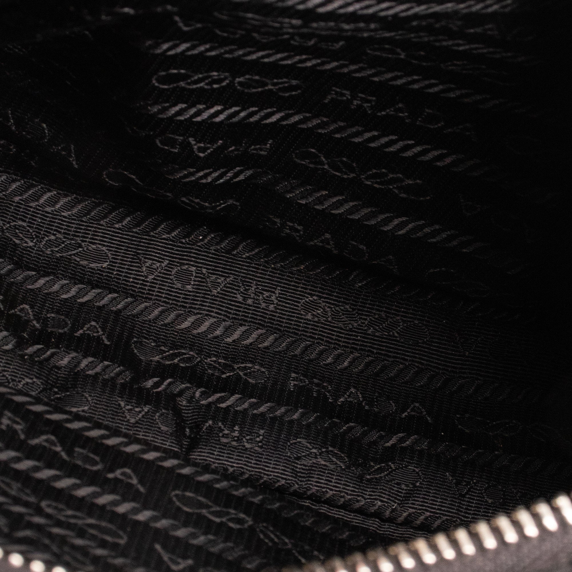 PRADA - Prada Re-Edition 2005 shoulder bag in black nylon