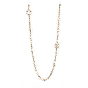 CHANEL - B19 long necklace with pearls and Strass logo