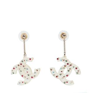 CHANEL - CC resin earrings