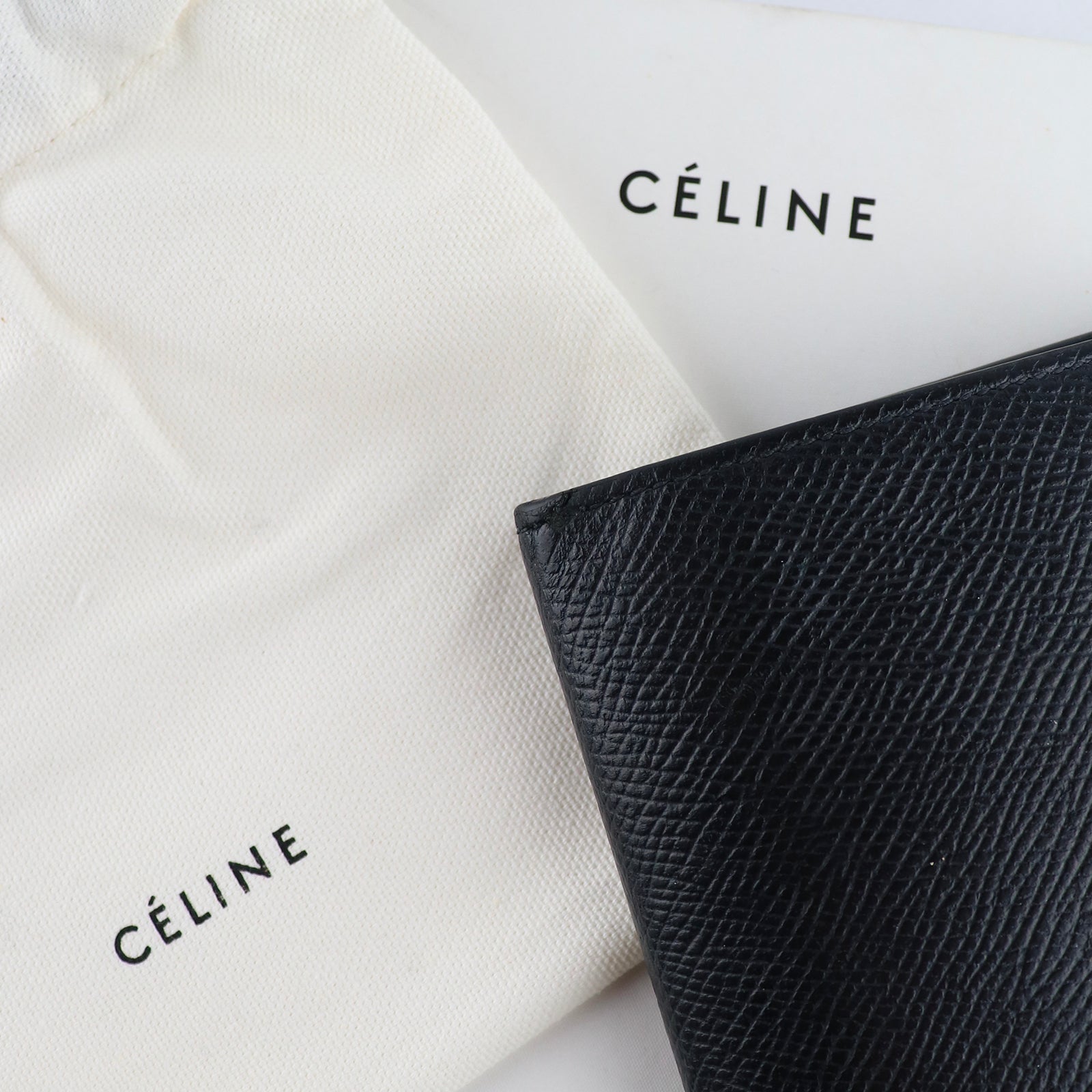CELINE - Etui pour passeport en cuir grainé noir