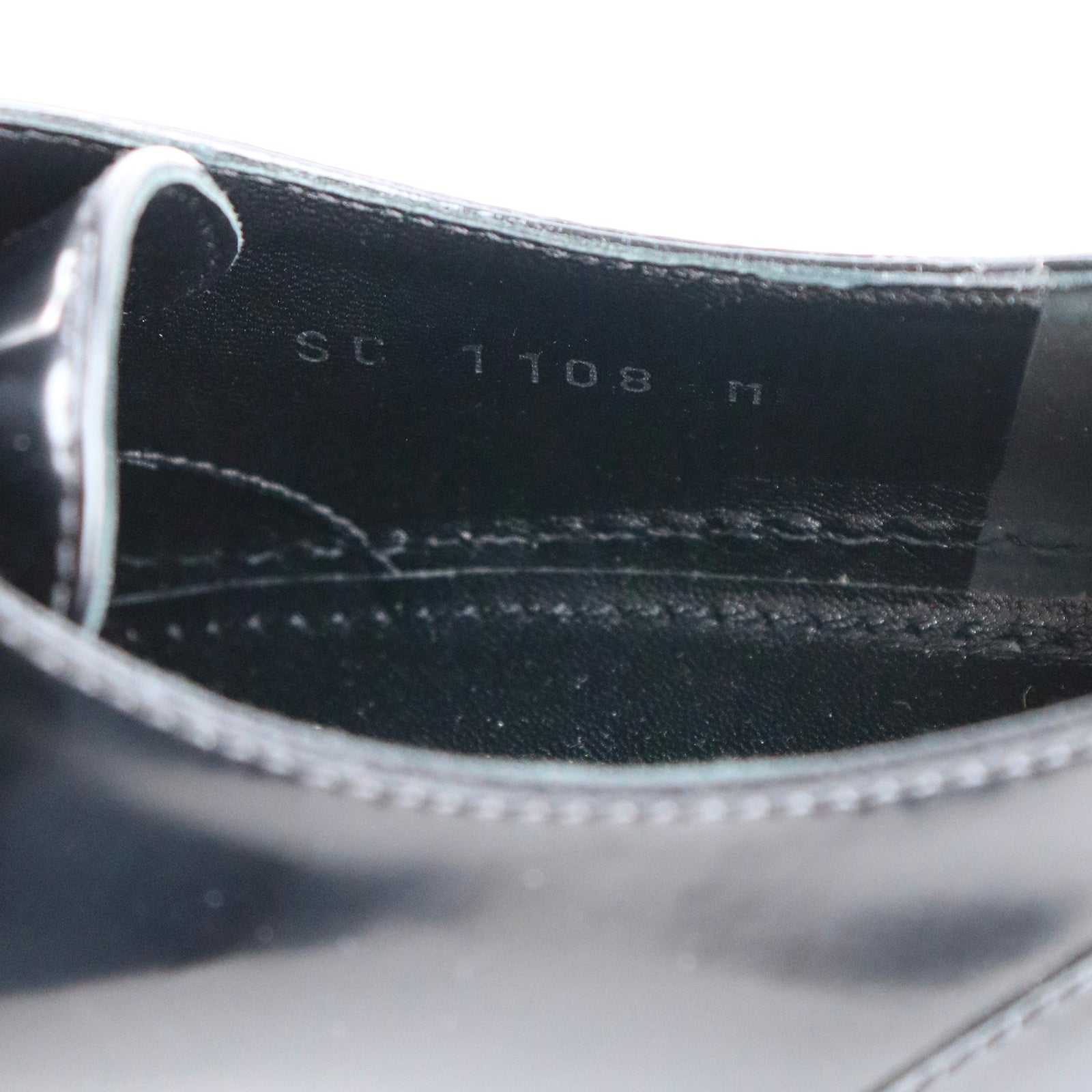 LOUIS VUITTON - Richelieu loafers in black patent leather (T36)
