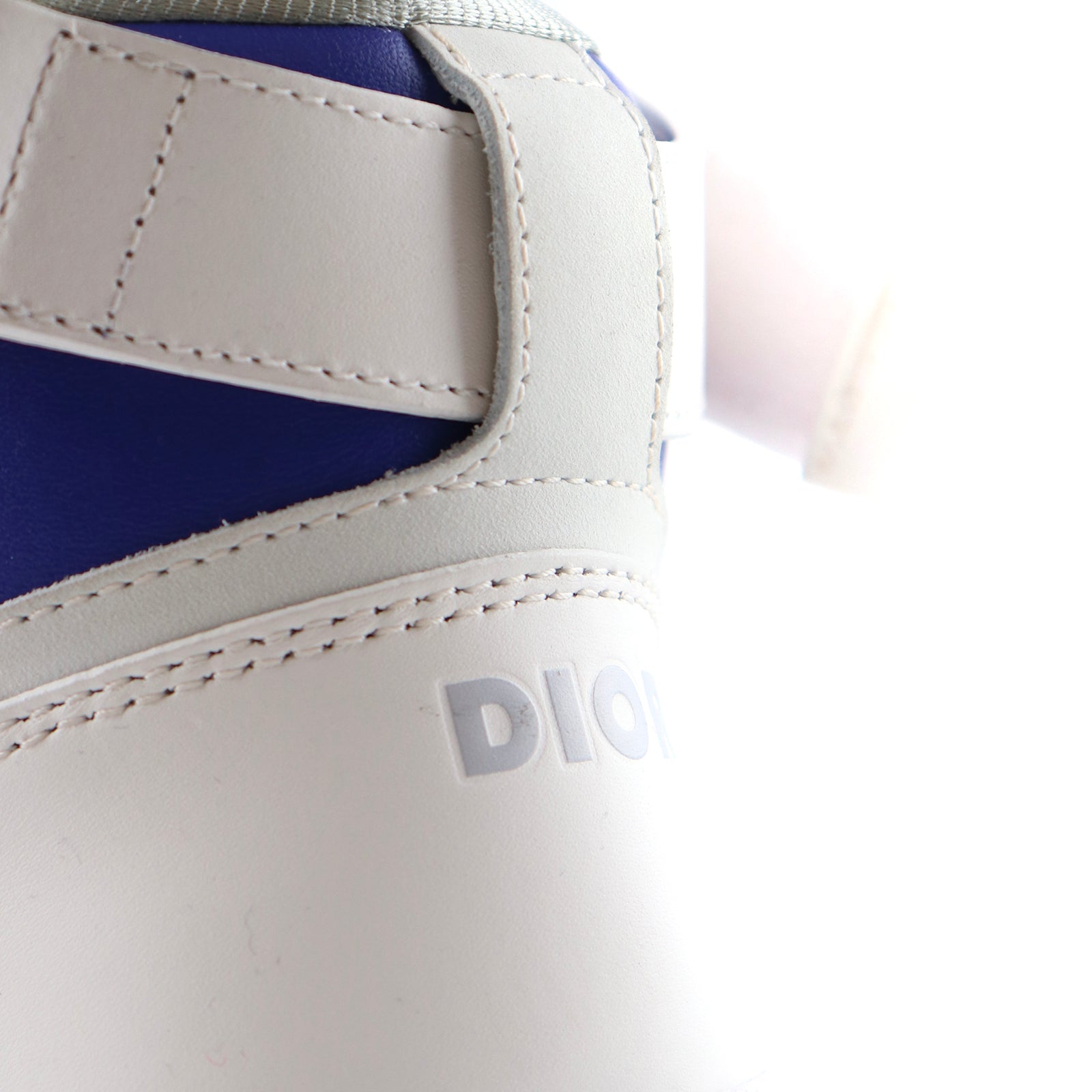 DIOR - B27 High sneakers in white and navy blue leather (T43)