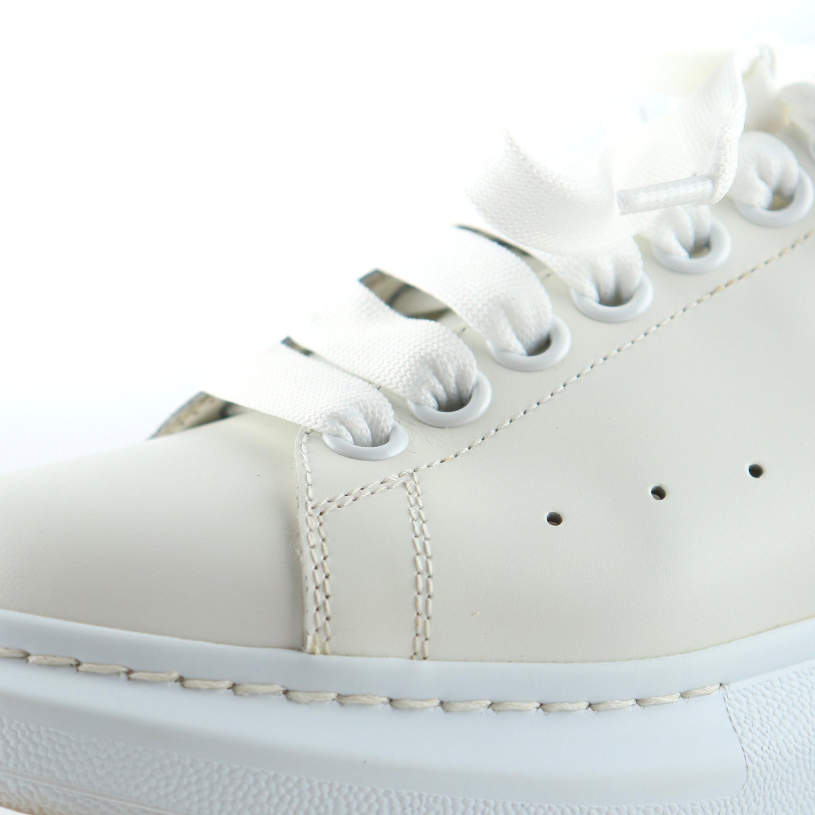 ALEXANDER MCQUEEN - Oversize sneakers in white leather (T36)
