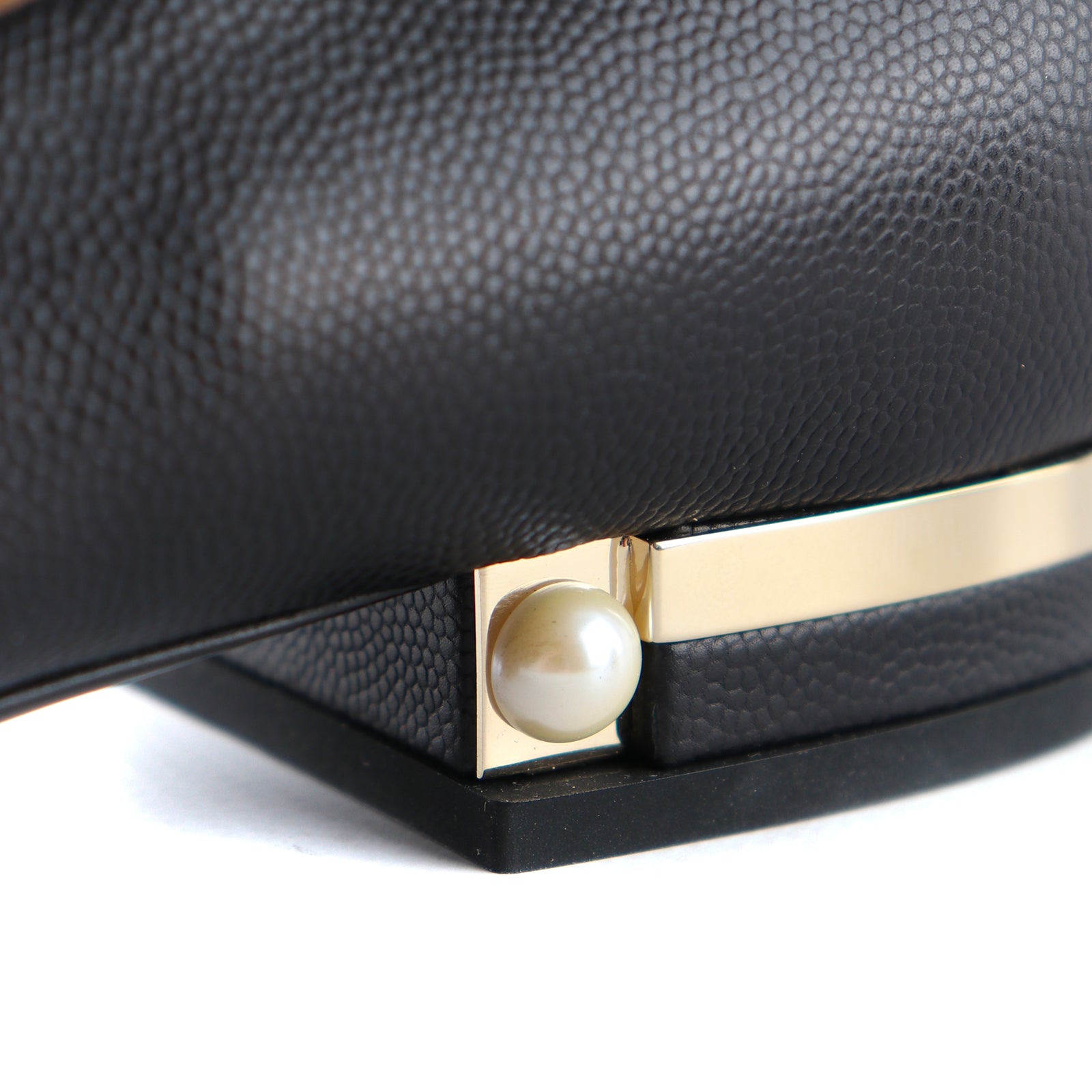 CHANEL - Ballerines en cuir grainé (T38,5)