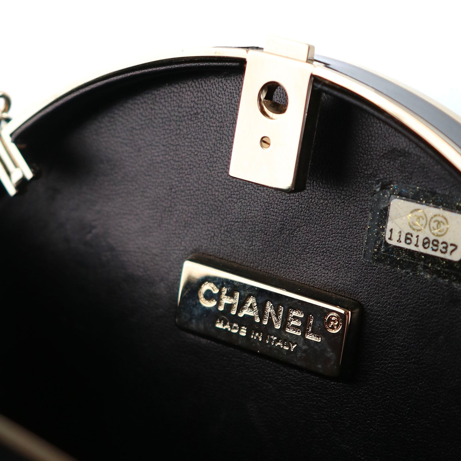 CHANEL - Sac Minaudière en plexiglass et verres de gripoix