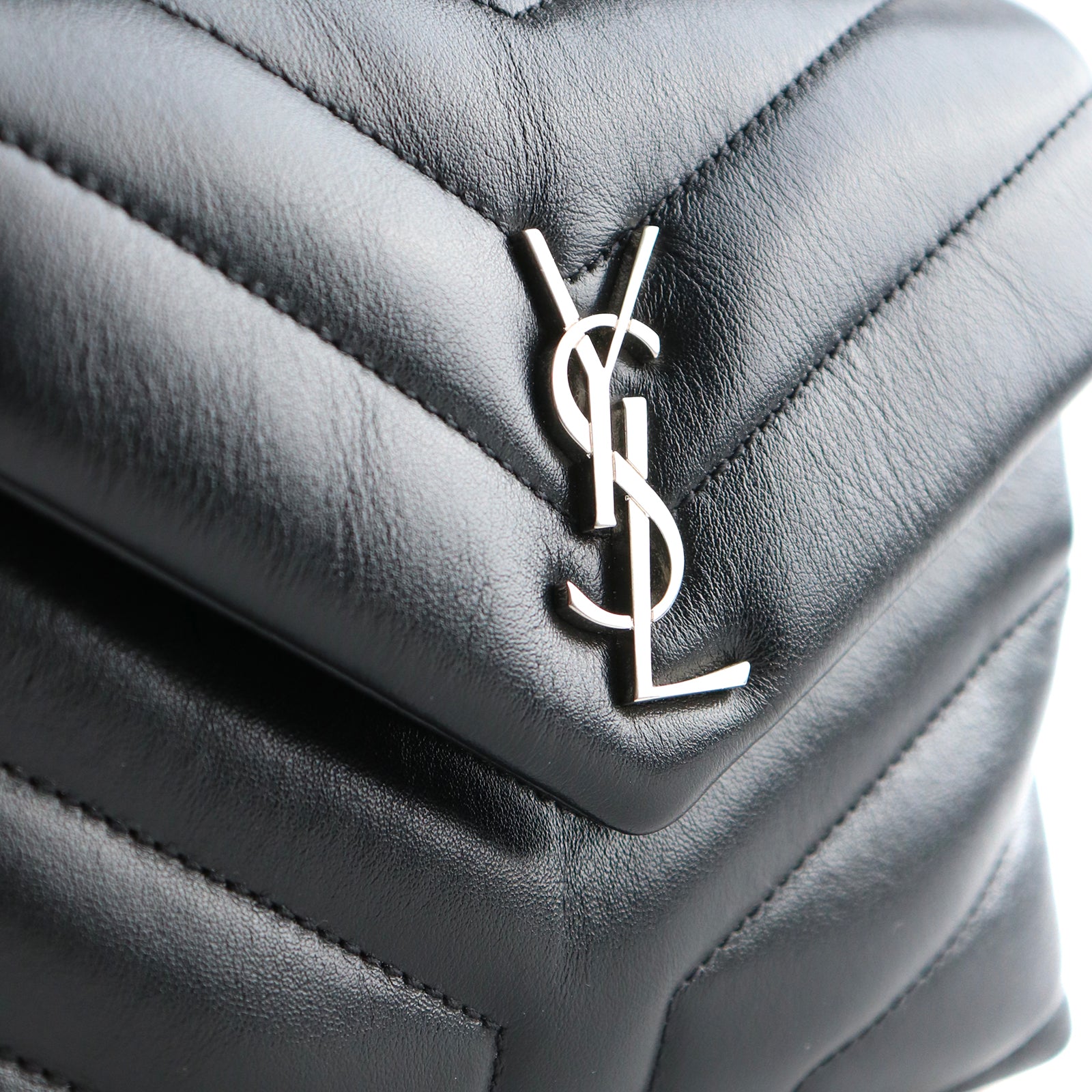 SAINT LAURENT - Loulou Toy shoulder bag in black quilted leather