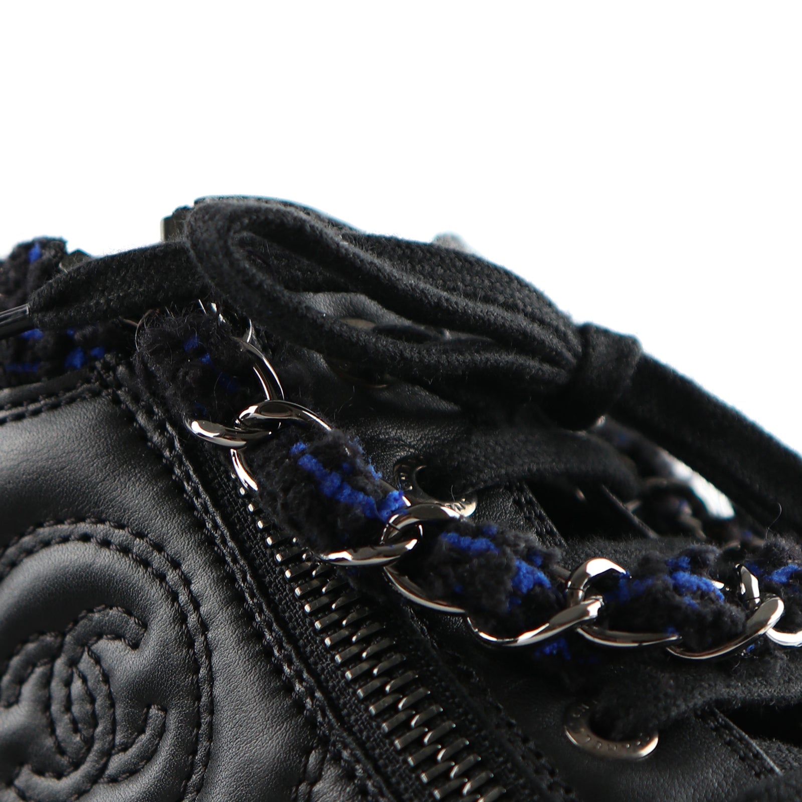 CHANEL - Baskets montantes en cuir noir et tweed (T38,5)