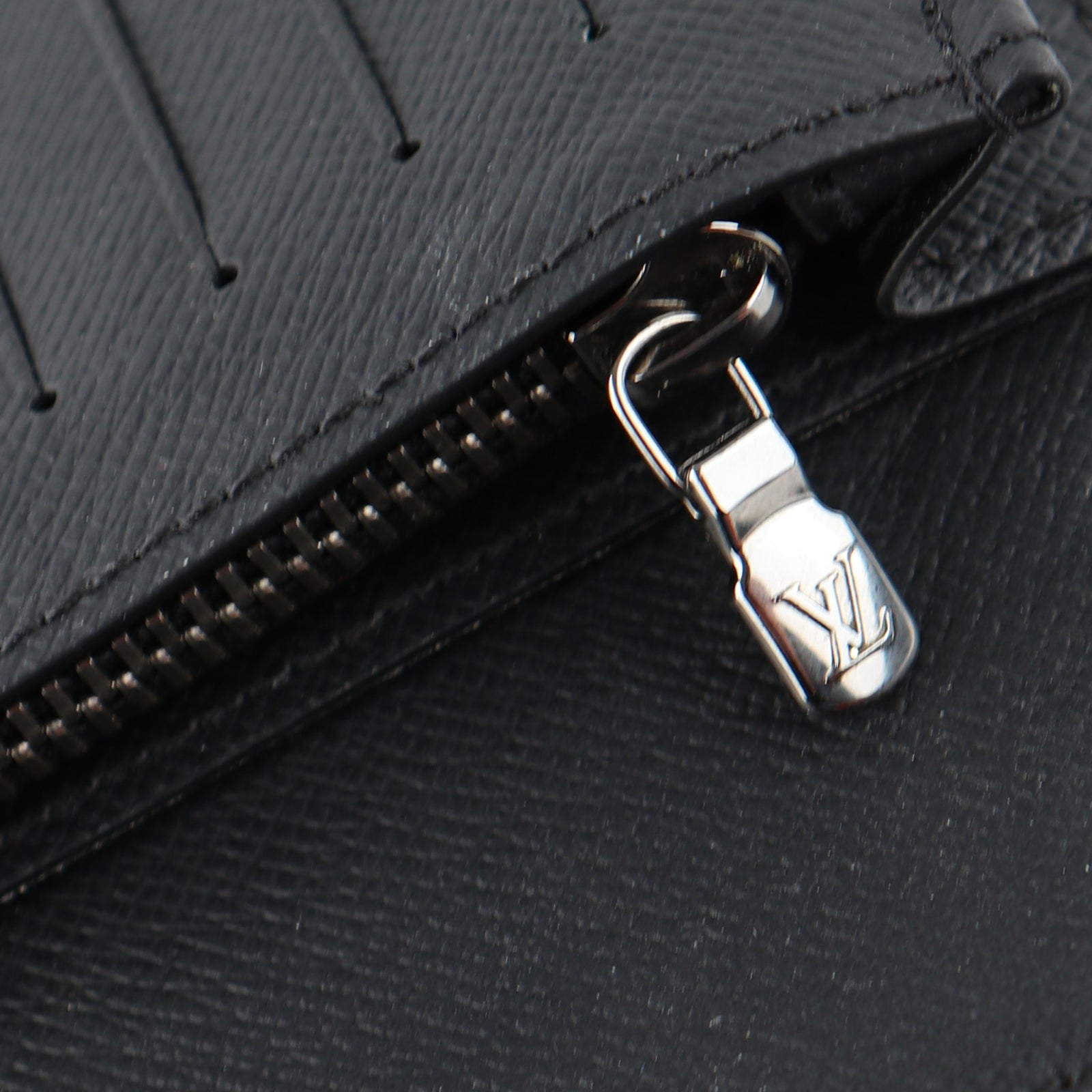 LOUIS VUITTON - Portefeuille Brazza monogram éclipse