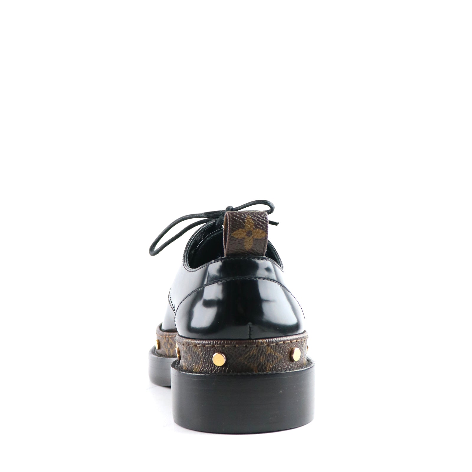 LOUIS VUITTON - Richelieu loafers in black patent leather (T36)