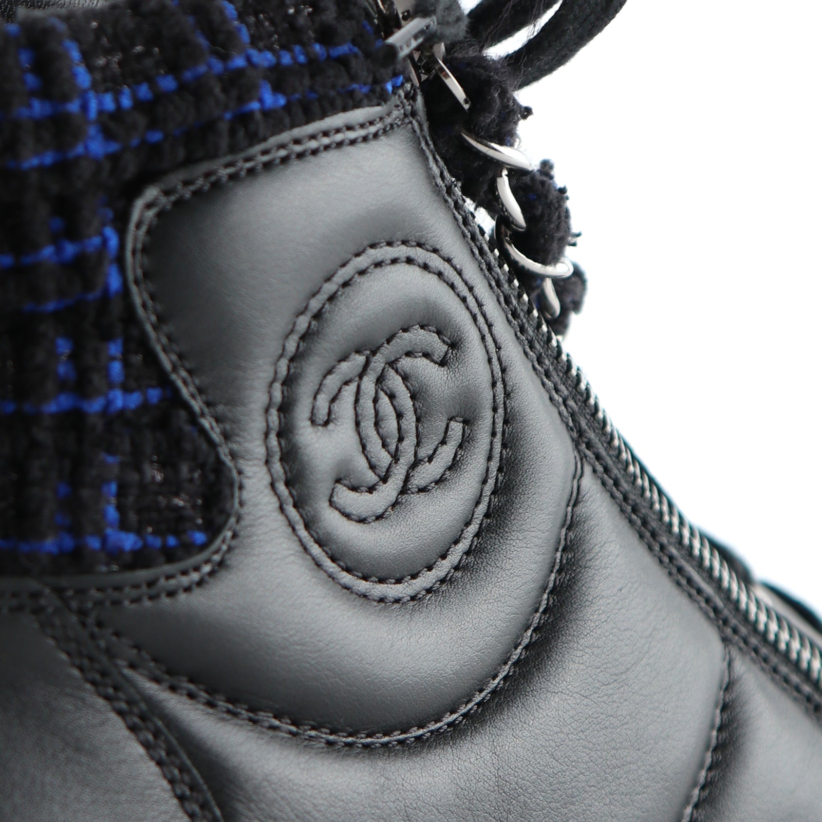 CHANEL - Baskets montantes en cuir noir et tweed (T38,5)