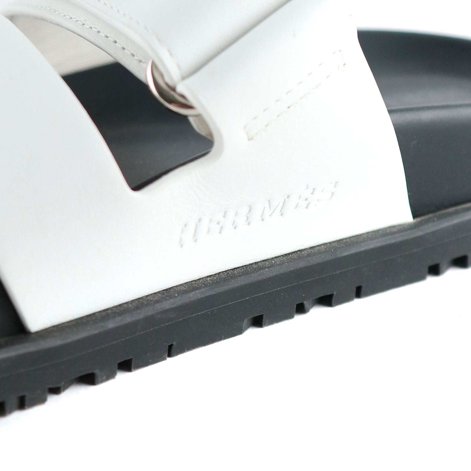 HERMÈS - Chypre sandals in white leather (T34.5)