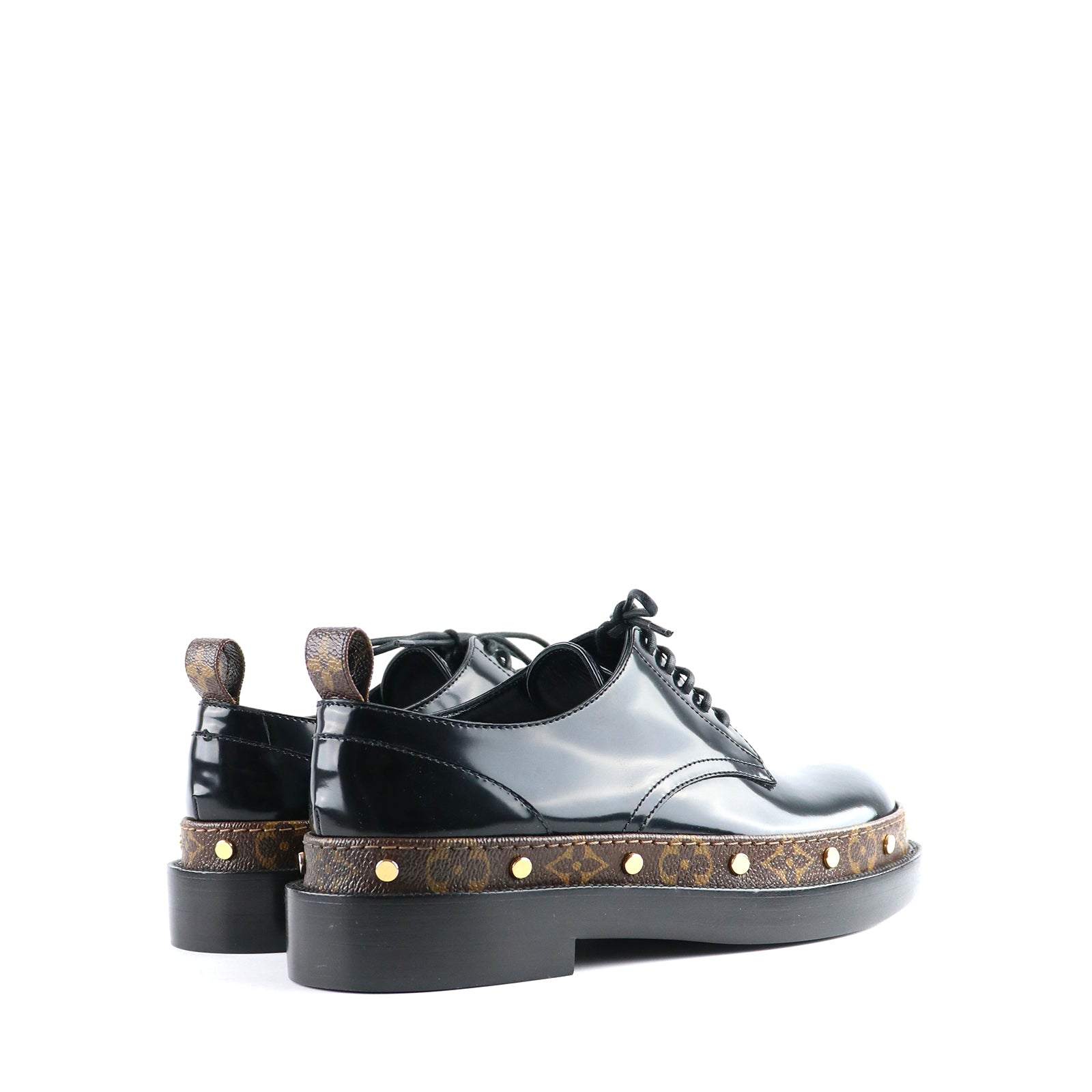LOUIS VUITTON - Richelieu loafers in black patent leather (T36)
