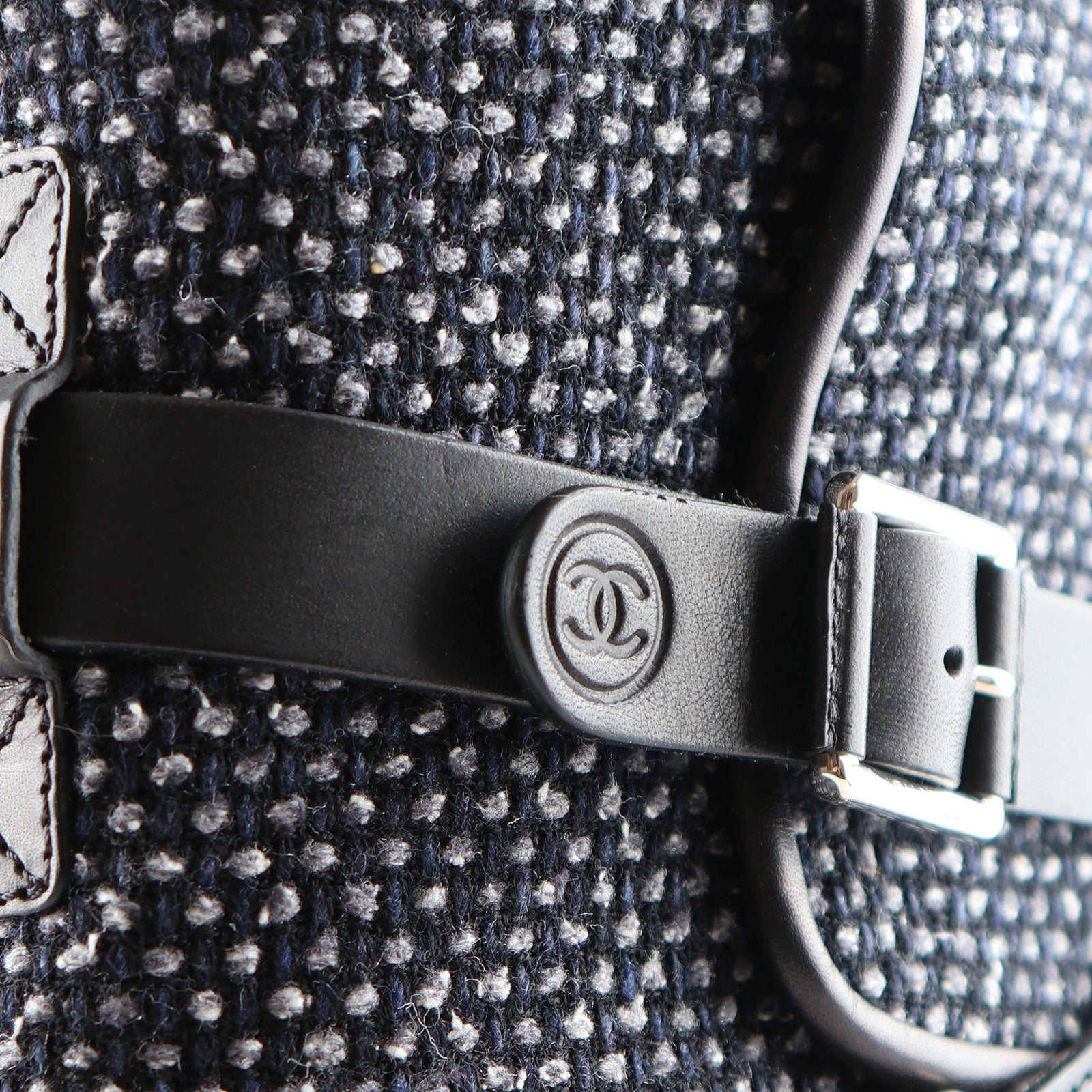 CHANEL - Leather and tweed boots (T39)