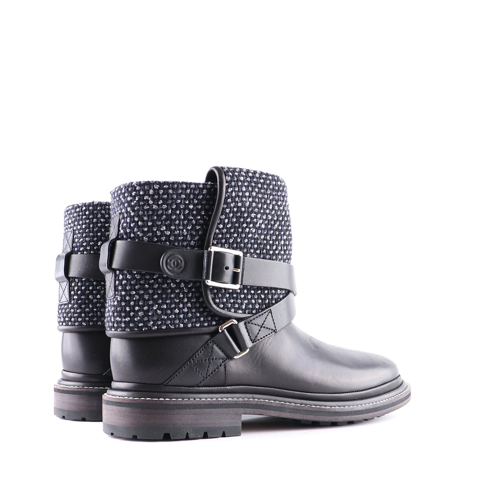 CHANEL - Leather and tweed boots (T39)