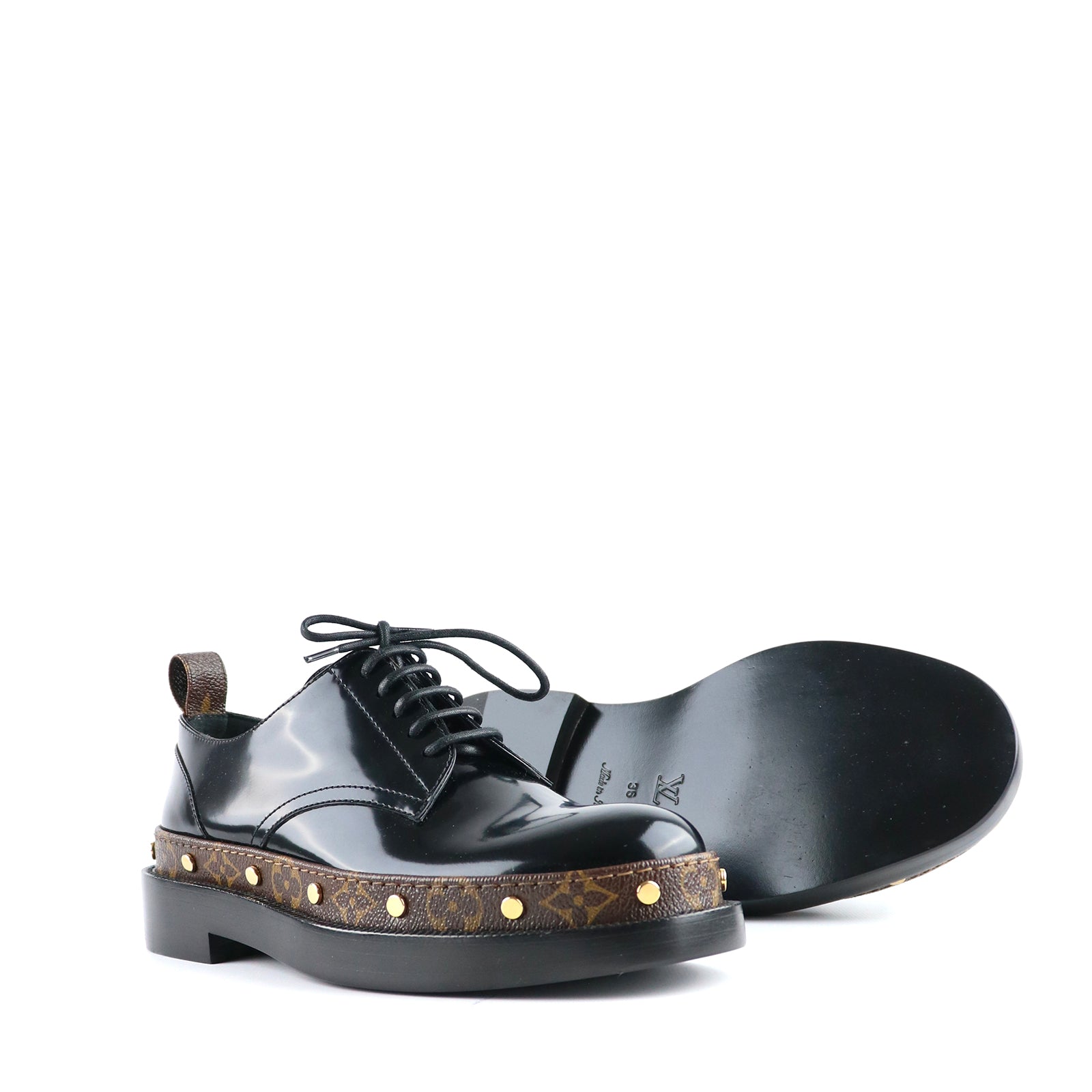 LOUIS VUITTON - Richelieu loafers in black patent leather (T36)