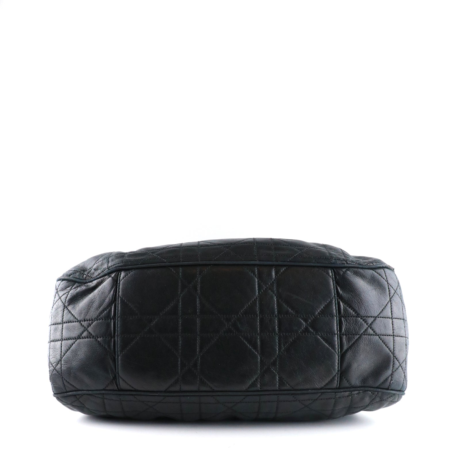 DIOR - Vintage cannage seal bag in black leather