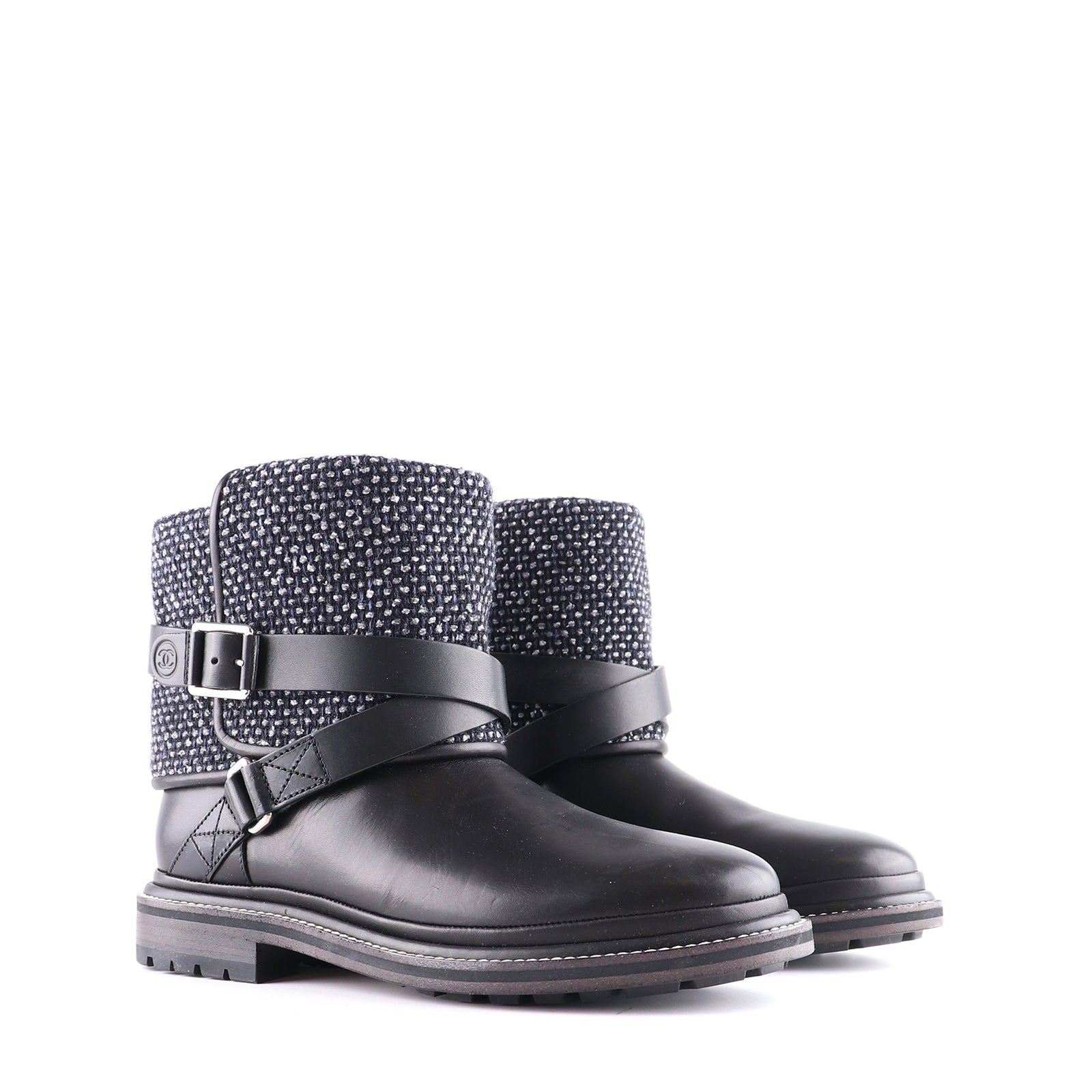 CHANEL - Leather and tweed boots (T39)