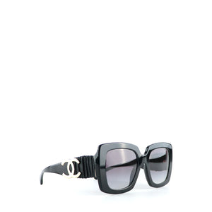 CHANEL - Lunettes de soleil CC en plastique et cuir