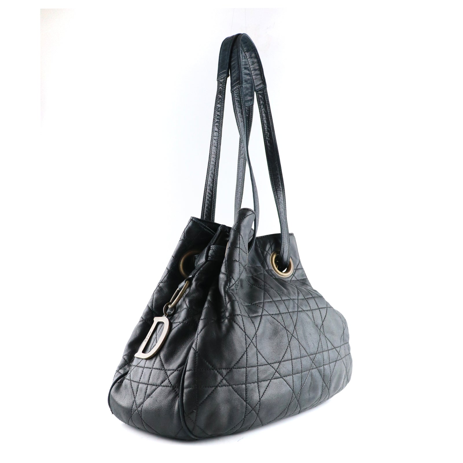 DIOR - Vintage cannage seal bag in black leather