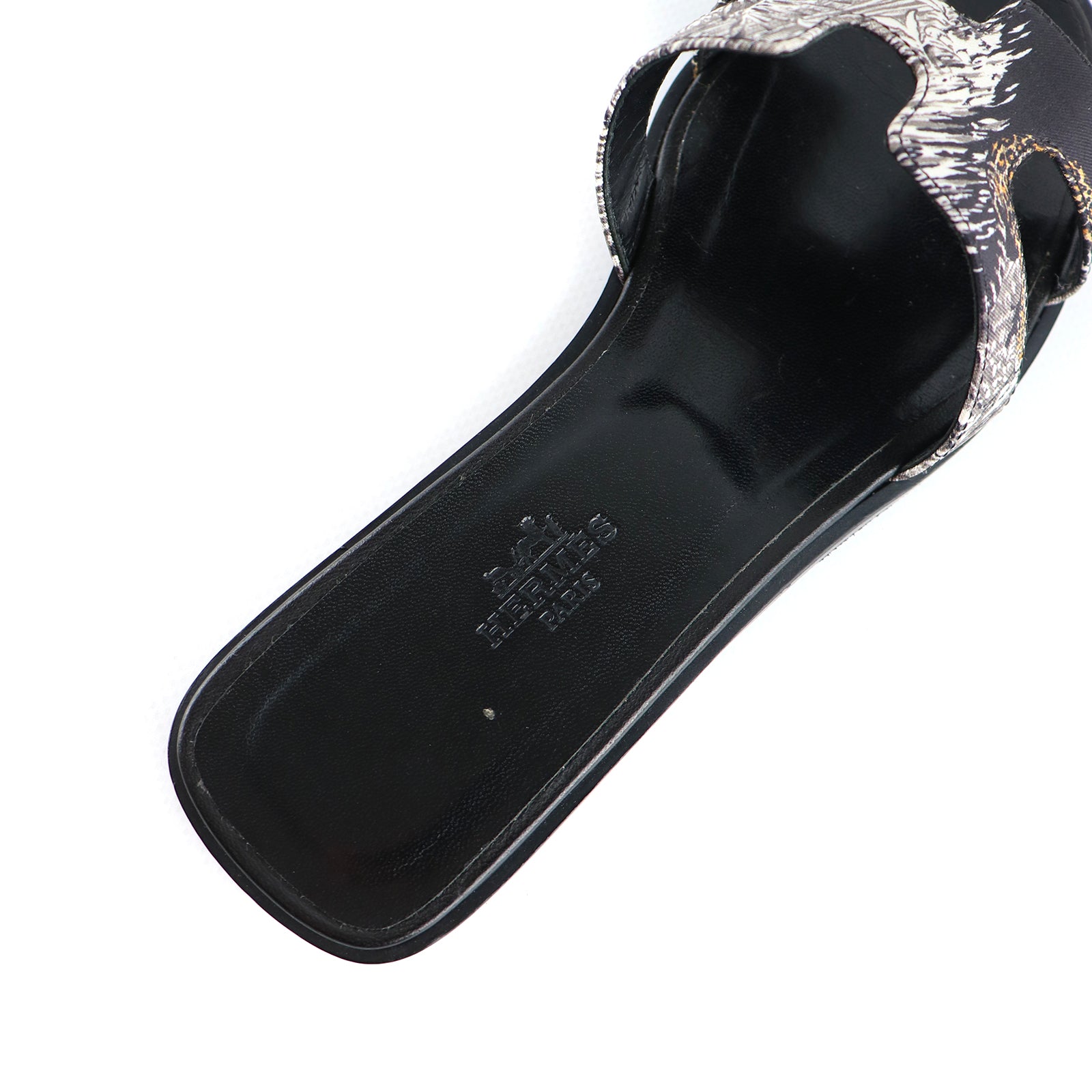 HERMÈS - Oran sandals in leather and silk (T38)