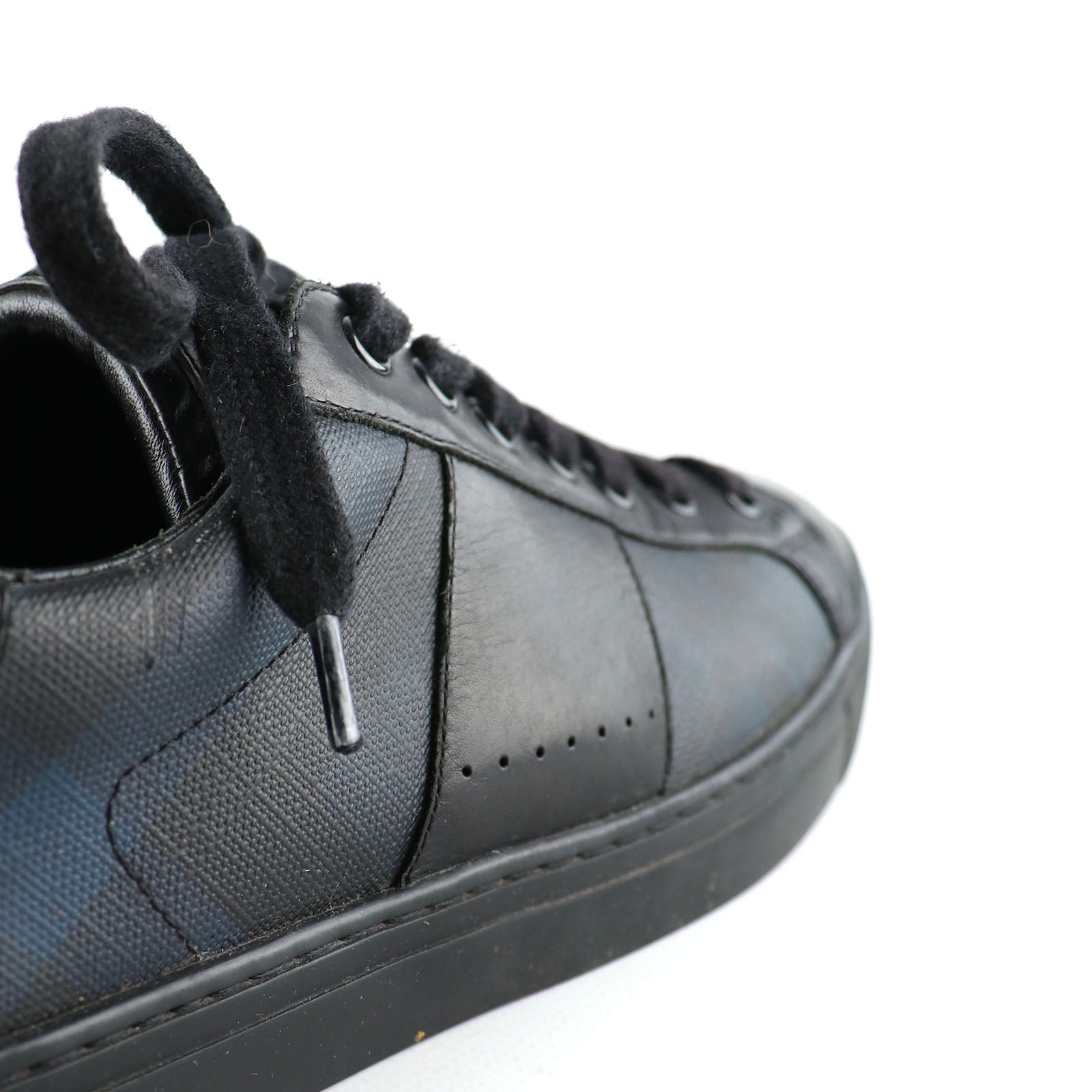 BURBERRY - Sneakers en cuir (T45)