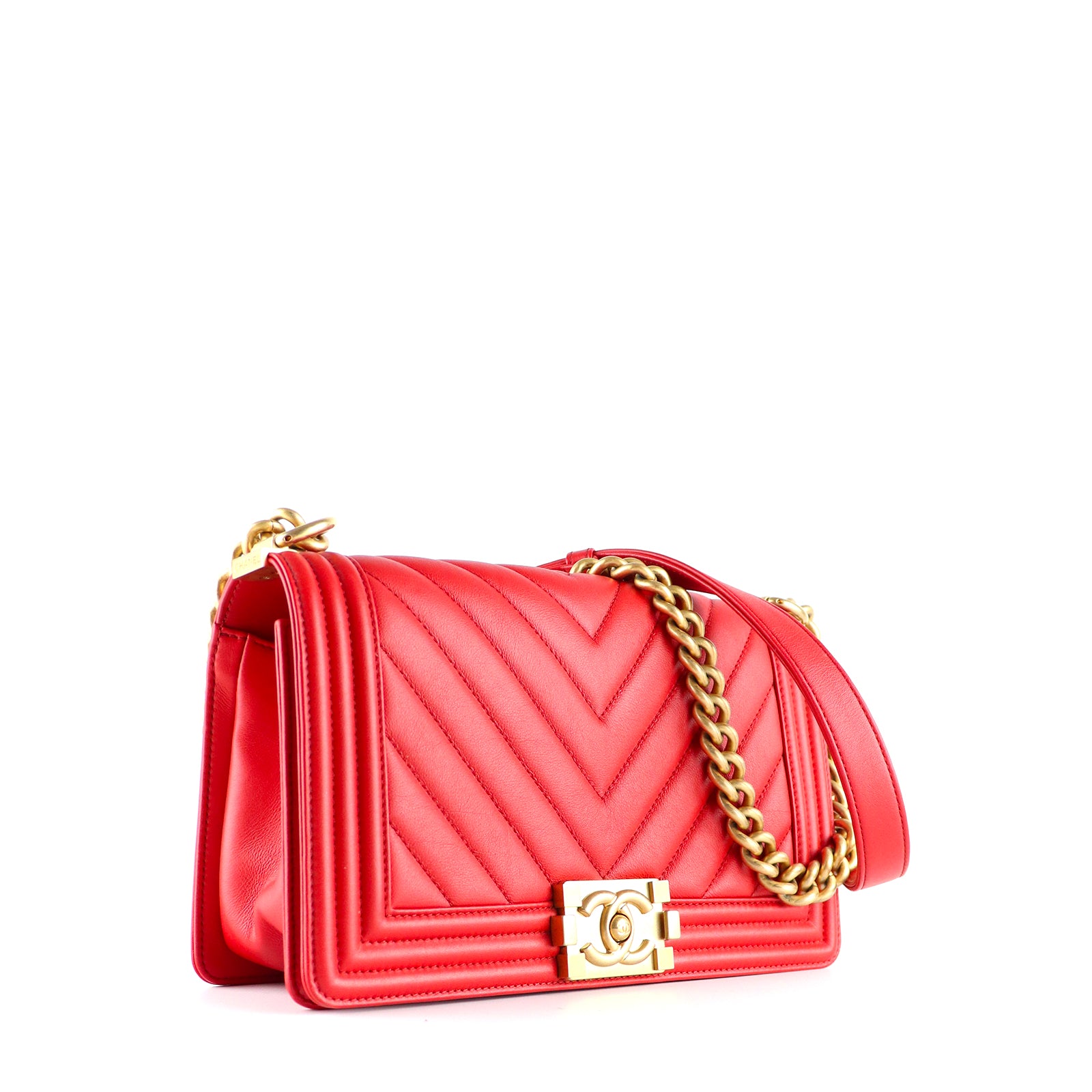 CHANEL - Sac à bandoulière Boy medium en cuir rouge