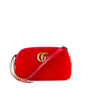 GUCCI - Sac à épaule Caméra petite taille Marmont matelassé en velours rouge