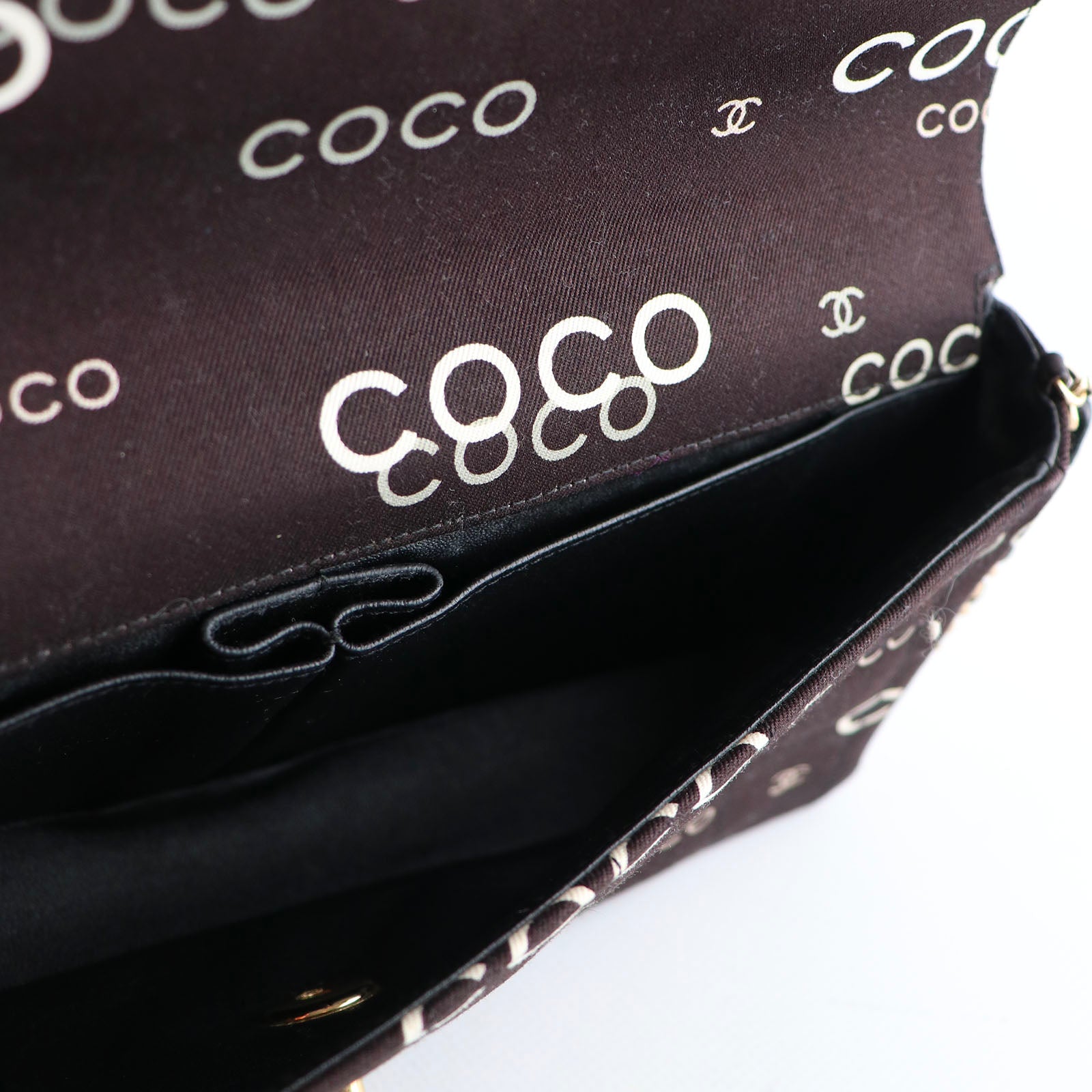 CHANEL - Sac à main East-West en coton noir