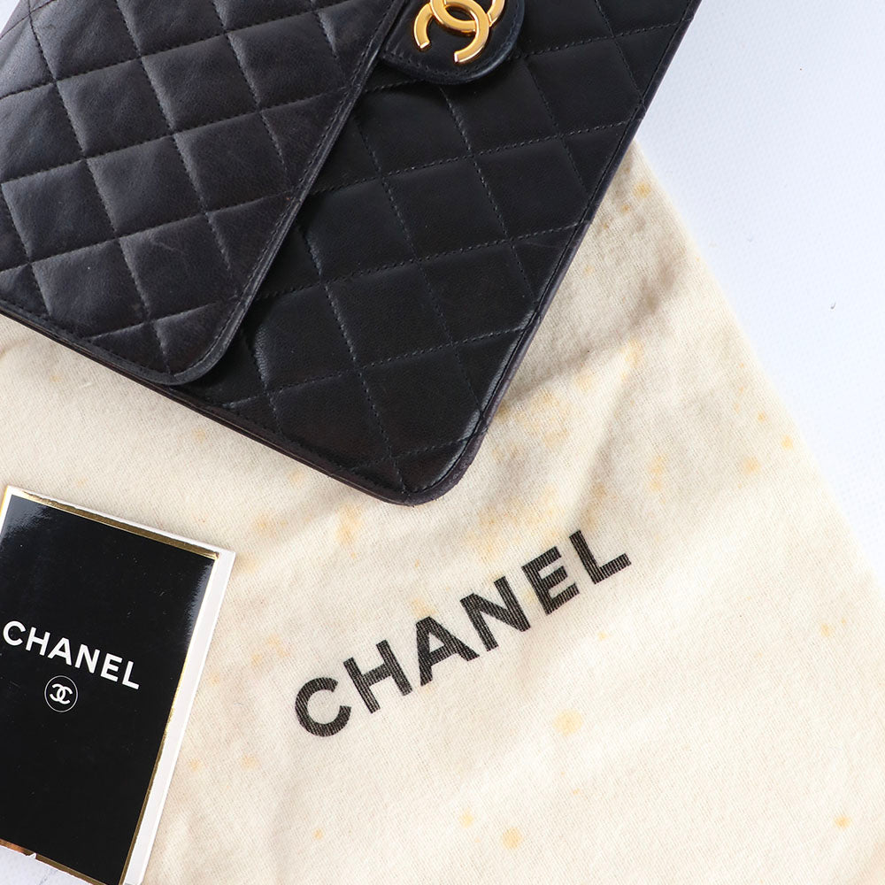 CHANEL - Sac classique à rabat vintage