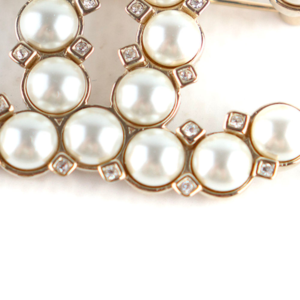 CHANEL - Broche CC en perles