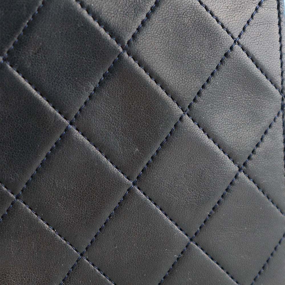 CHANEL - Sac classique à rabat vintage en cuir bleu marine