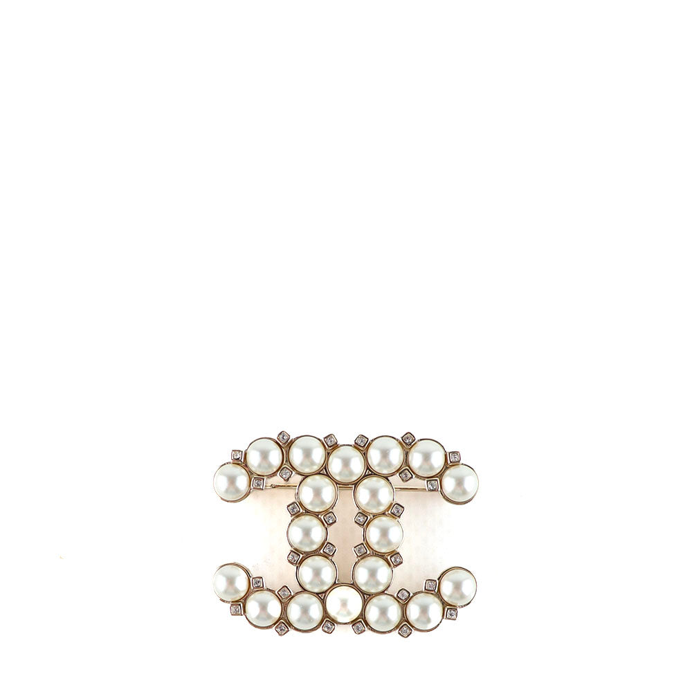CHANEL - Broche CC en perles