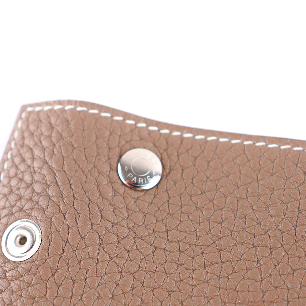 HERMÈS - Vide-poche Mises et Relances Evelyne en cuir taurillon Clémence etoupe