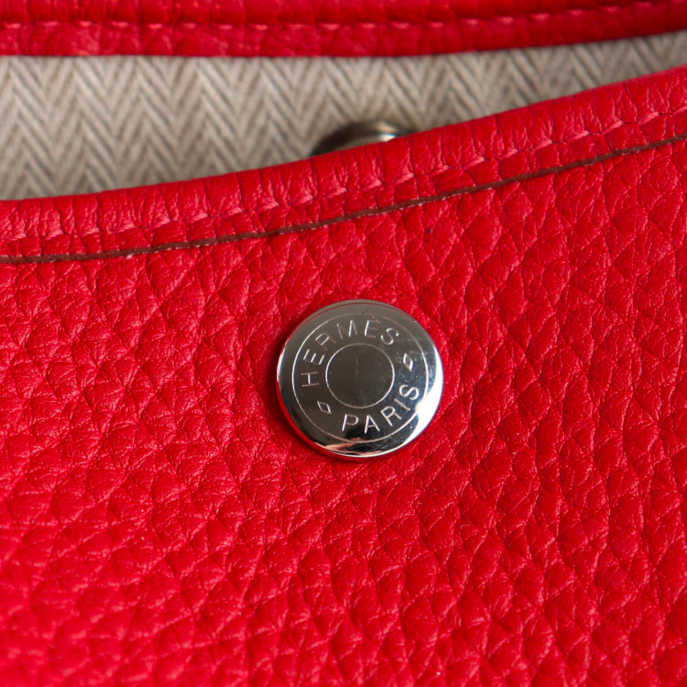 HERMÈS - Sac à main Garden Party en cuir togo rouge