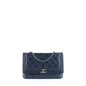 CHANEL - Sac à bandoulière Wallet On Chain Boy en cuir bleu marine