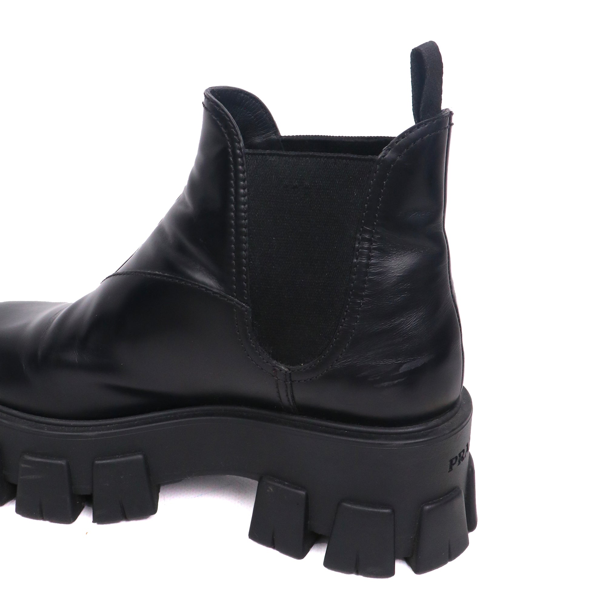 PRADA - Bottines Chelsea Monolith Prada en cuir lisse noir (T36)