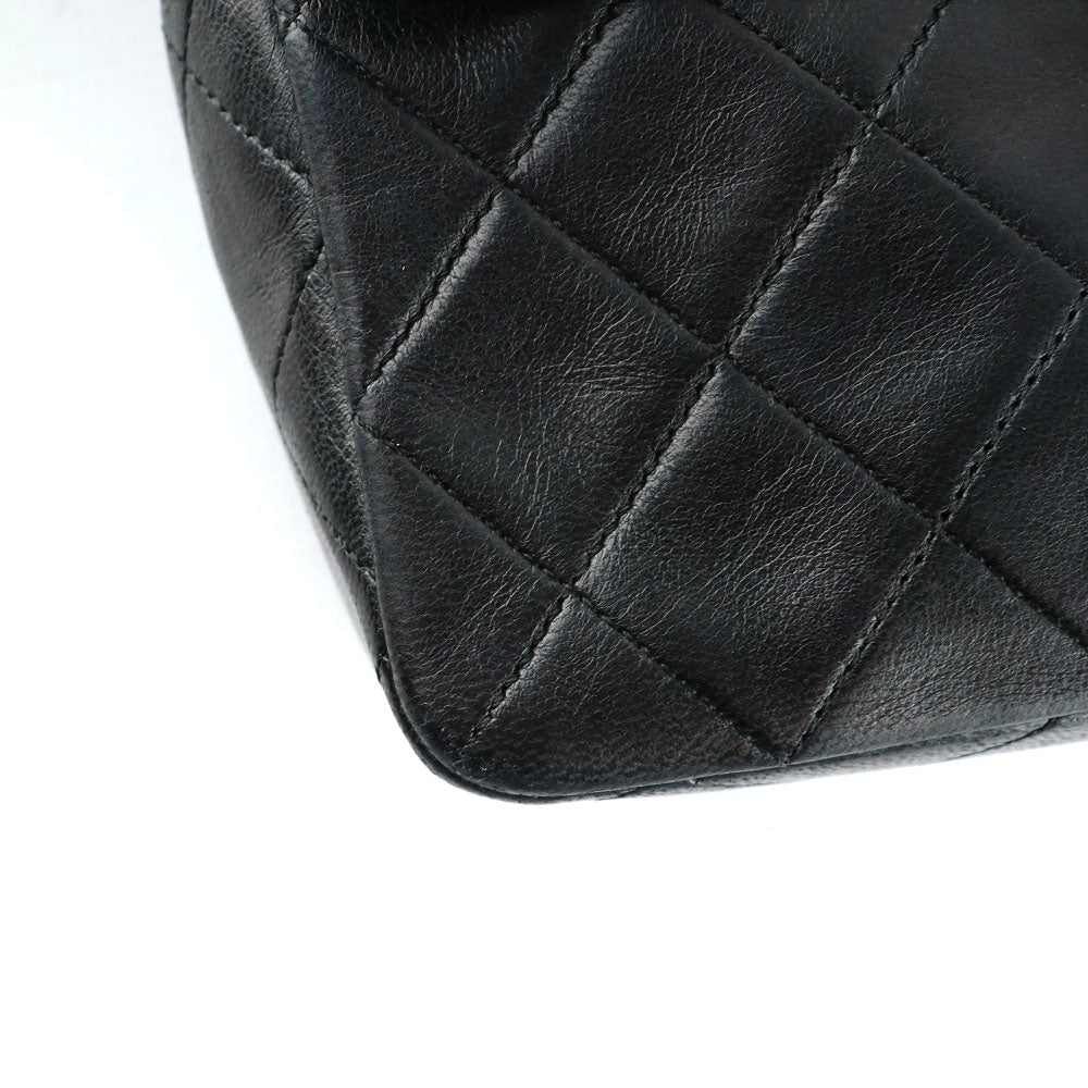 CHANEL - Sac à bandoulière Timeless mini rectangle en cuir lisse noir