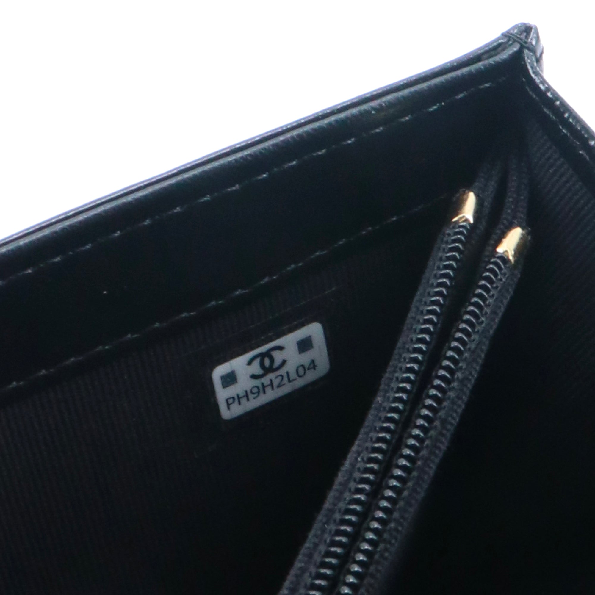 CHANEL - Portefeuille CC Chanel en cuir verni noir