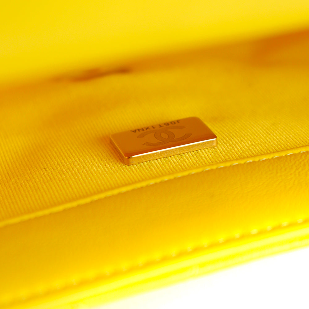 CHANEL - Sac à main Timeless édition limitée en cuir jaune