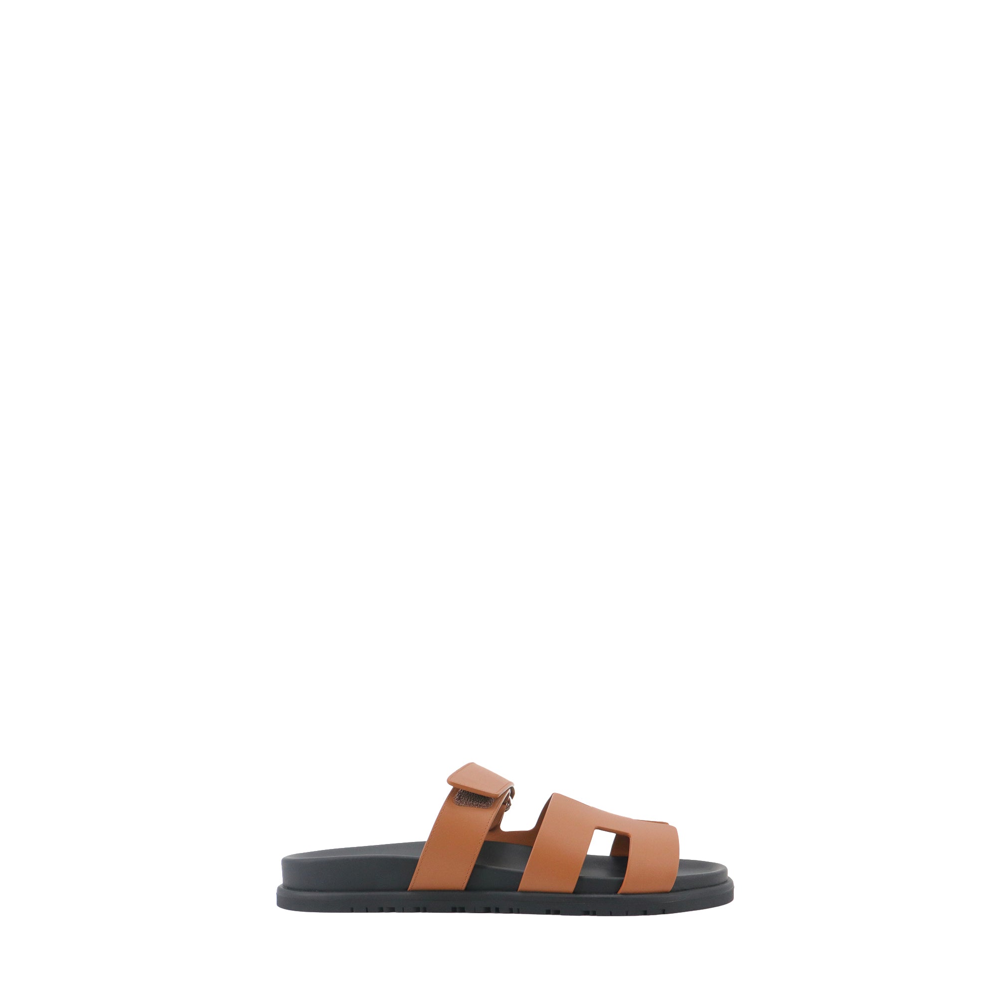 HERMÈS - Sandales Chypre Hermès en cuir lisse gold (T41,5)