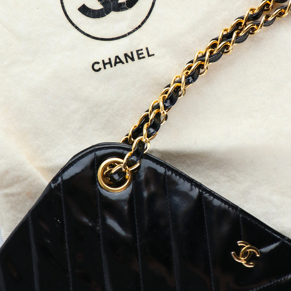 CHANEL - Vintage patent leather shoulder bag