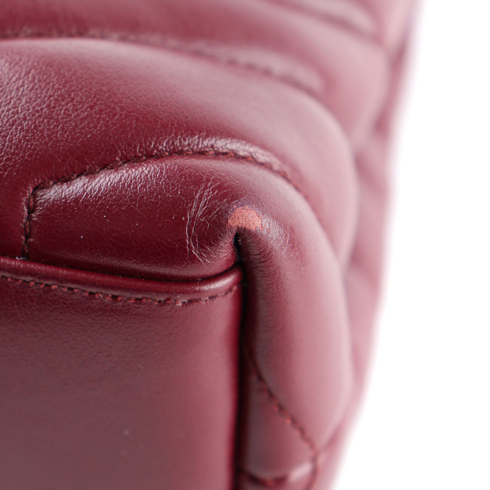 SAINT LAURENT - Sac à bandoulière Loulou small en cuir matelassé bordeaux