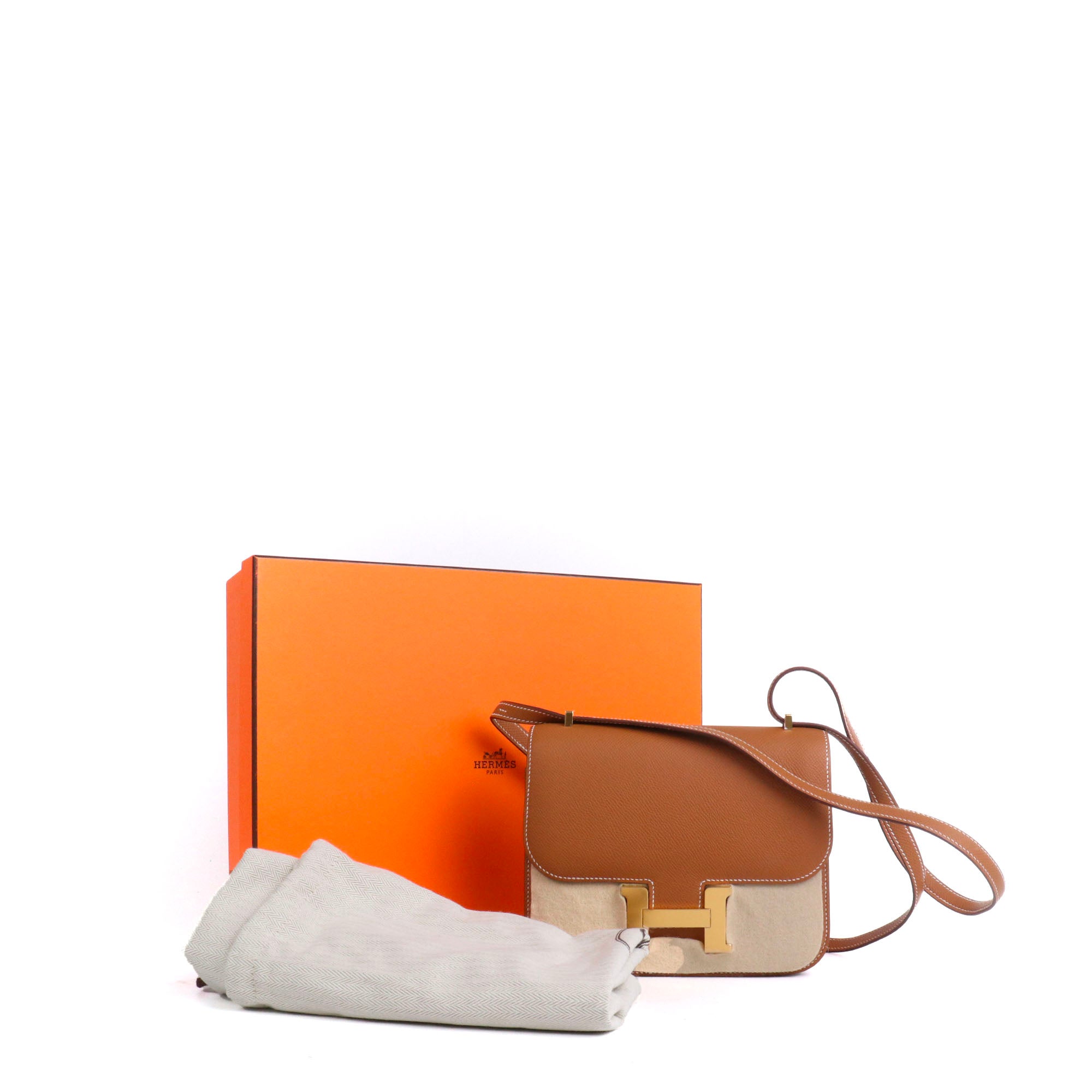 HERMÈS - Sac à bandoulière Constance 18 Hermès en cuir epsom gold