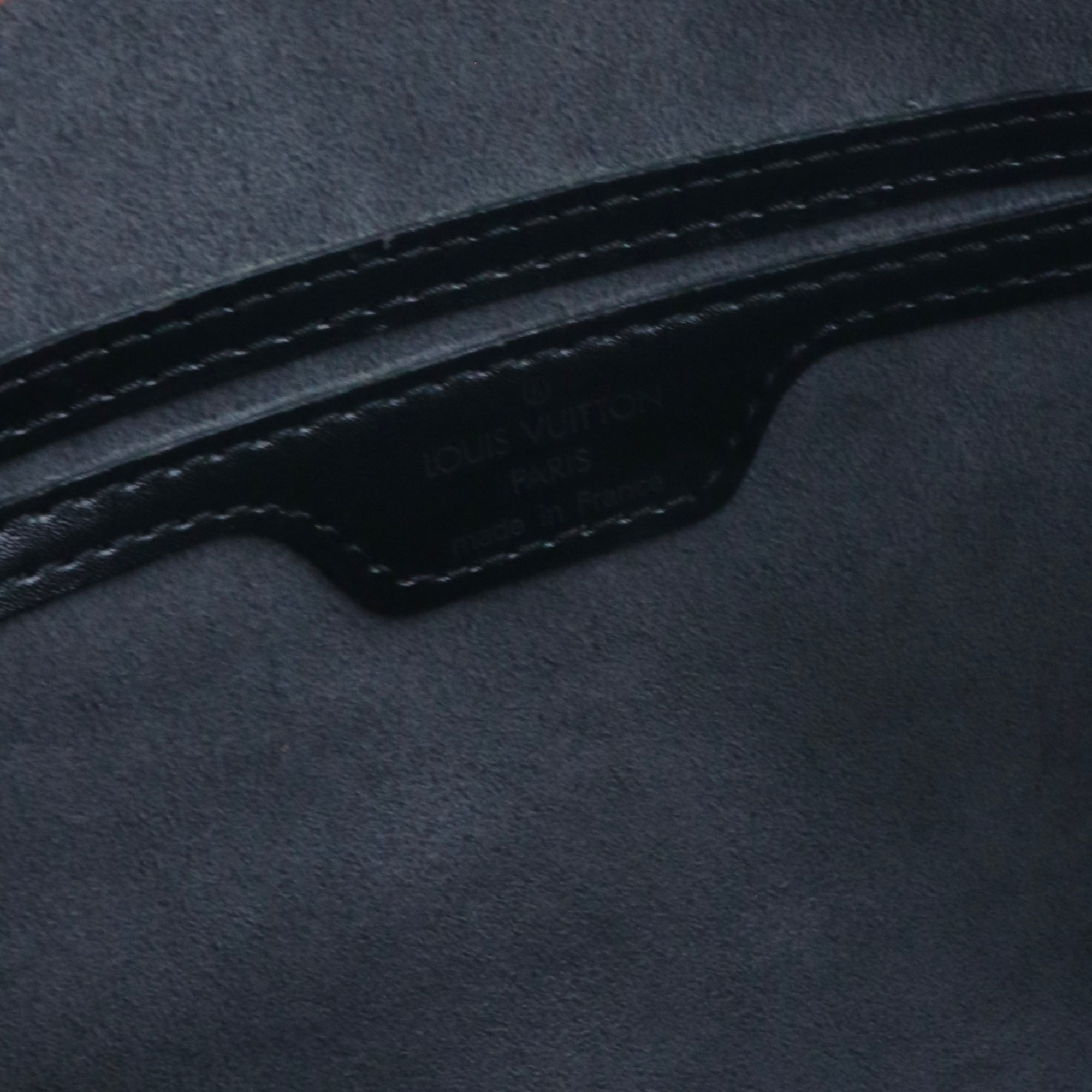 LOUIS VUITTON - Sac à épaule Soufflot Louis Vuitton en cuir épi noir vintage