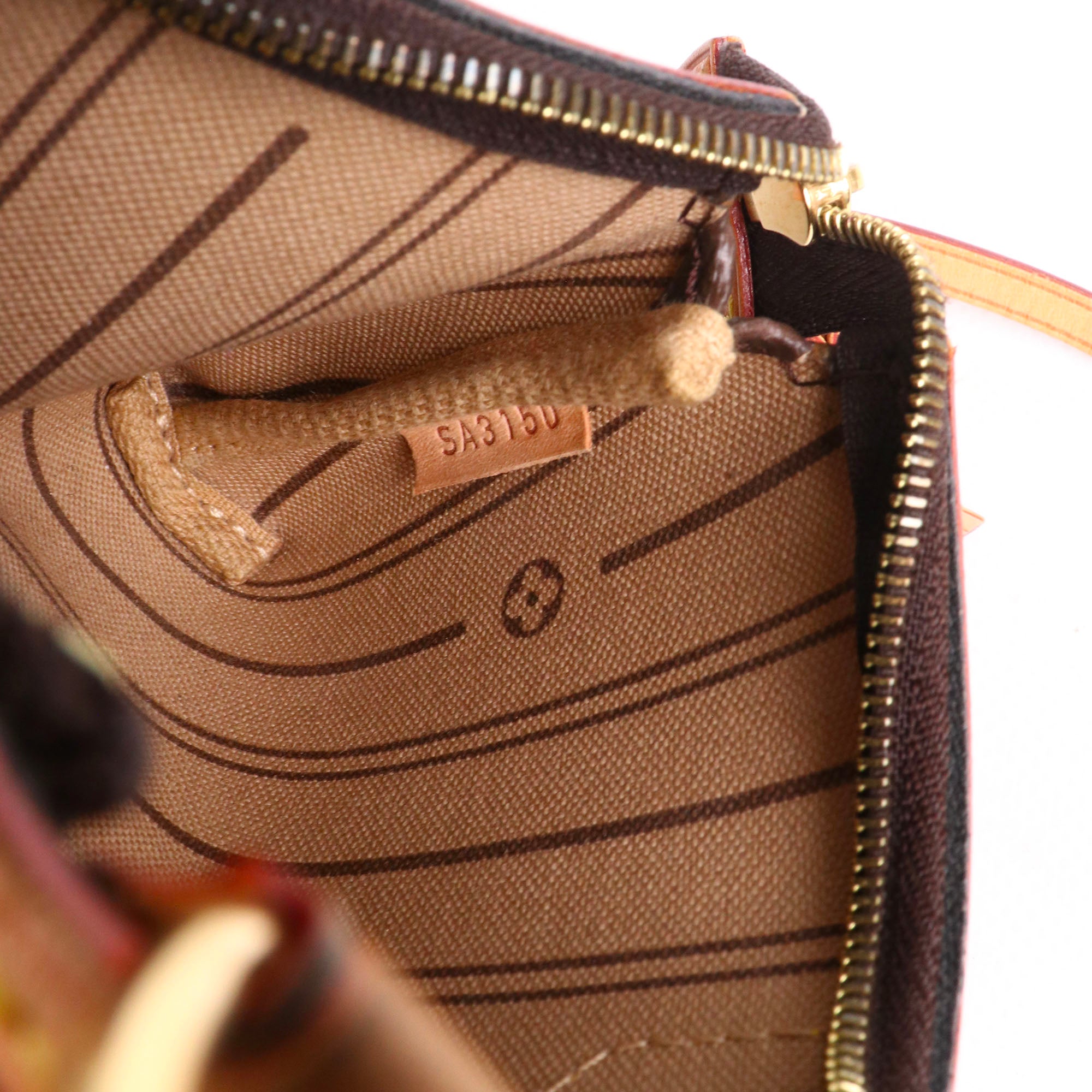 LOUIS VUITTON - Accessories pouch